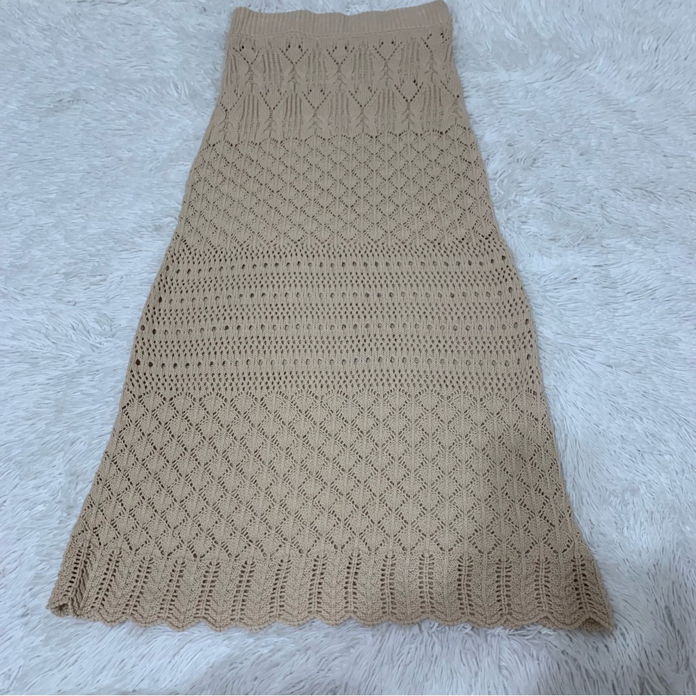 House of Harlow 1960 Elegant Tan Crochet Knit maxi Skirt